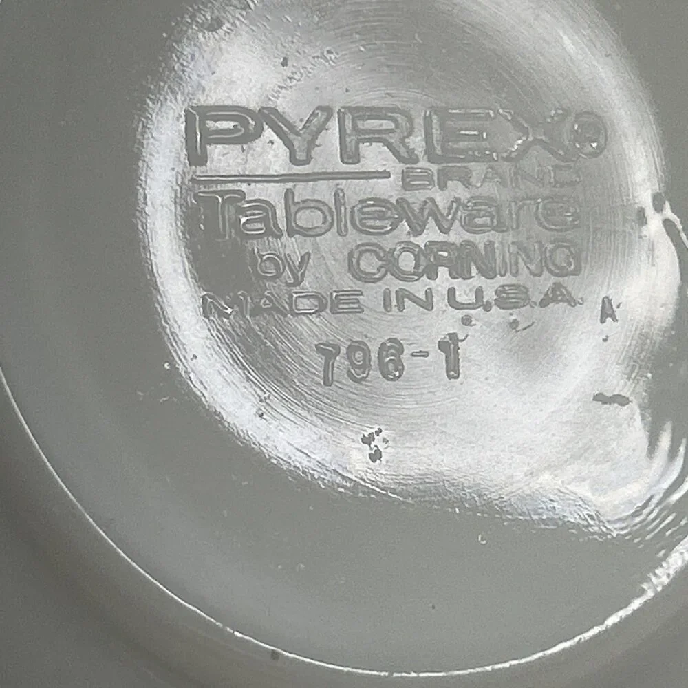 Vintage PYREX Green Leaf Set Of 4‎ Cups/Saucers